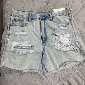 Brand new, never worn high rise mom shorts
